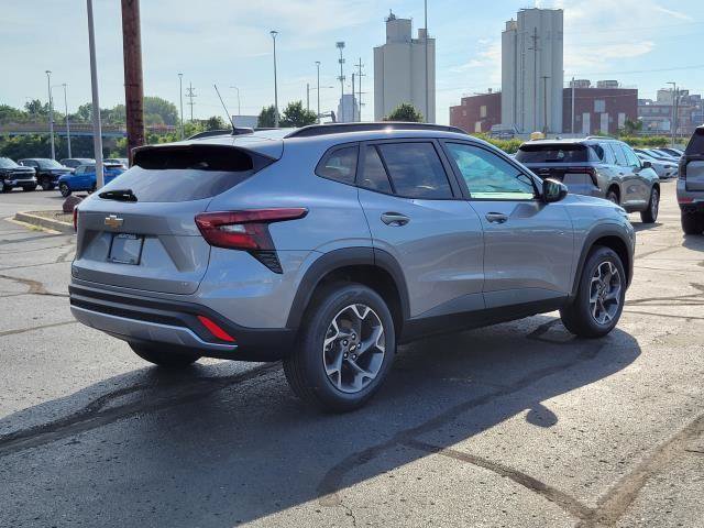 New 2026 Chevrolet Trax LT w/ LT Convenience Package FWD image 2