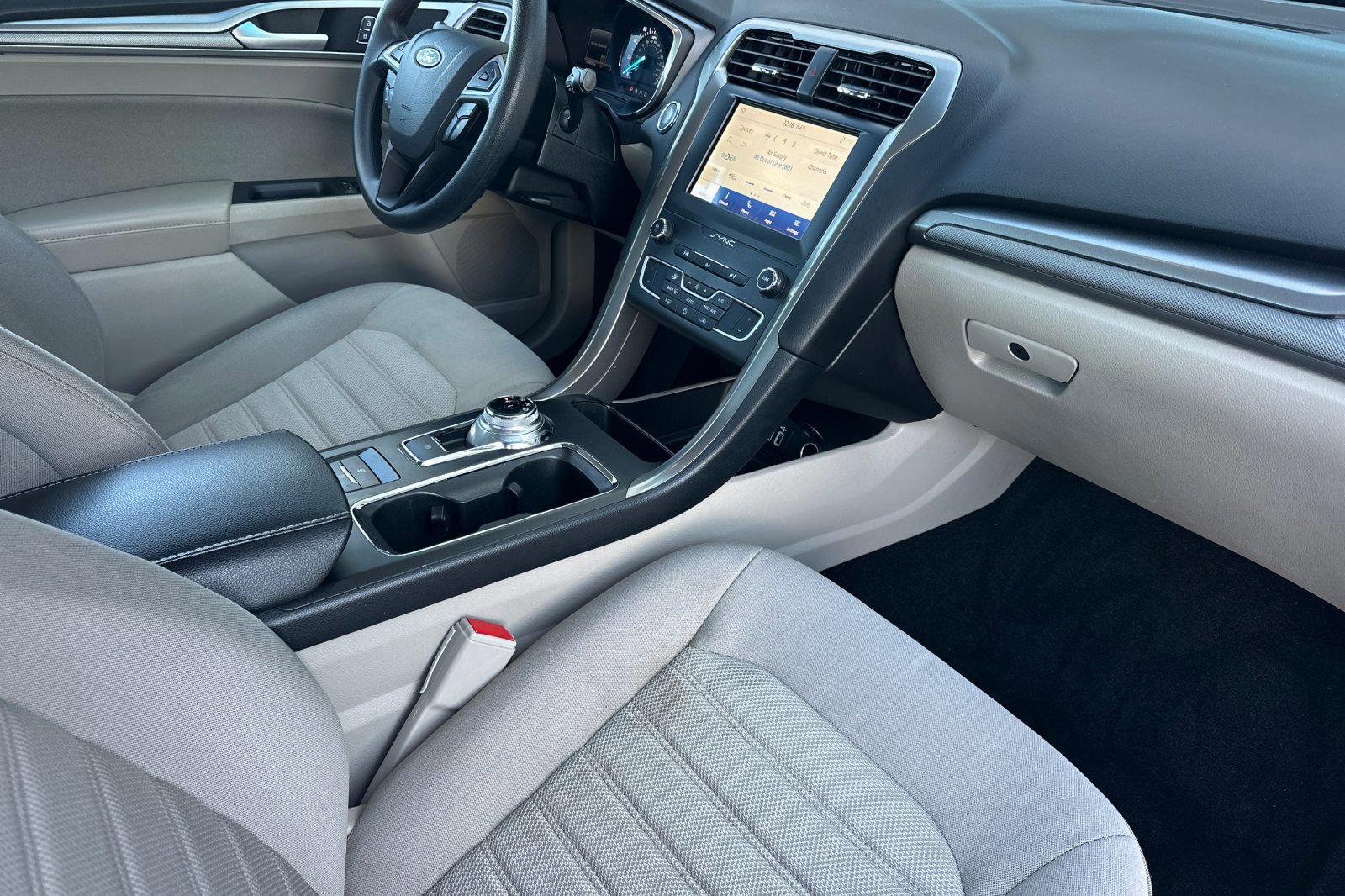 Used 2020 Ford Fusion SE image 15