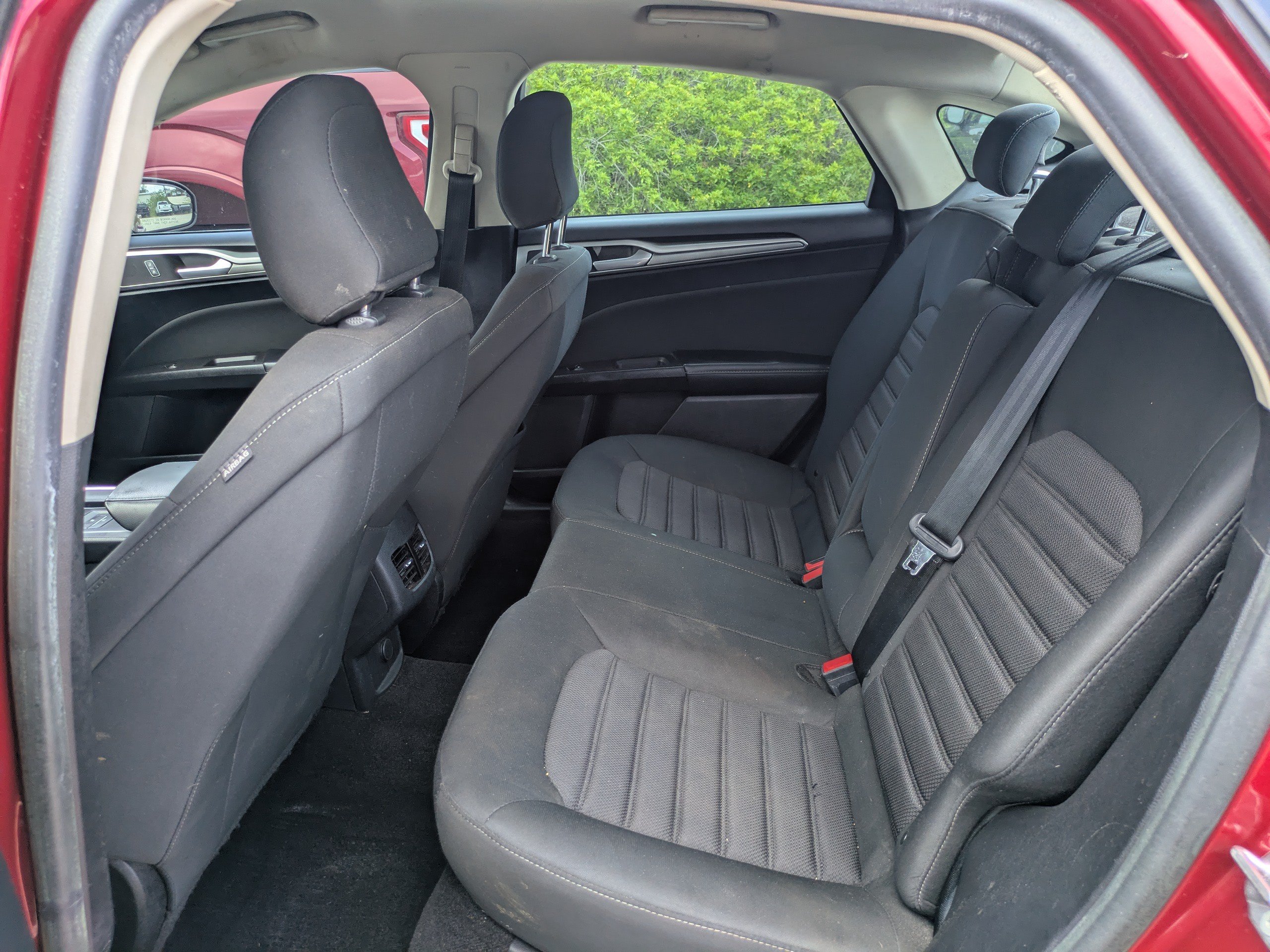 Used 2020 Ford Fusion SE FWD image 11