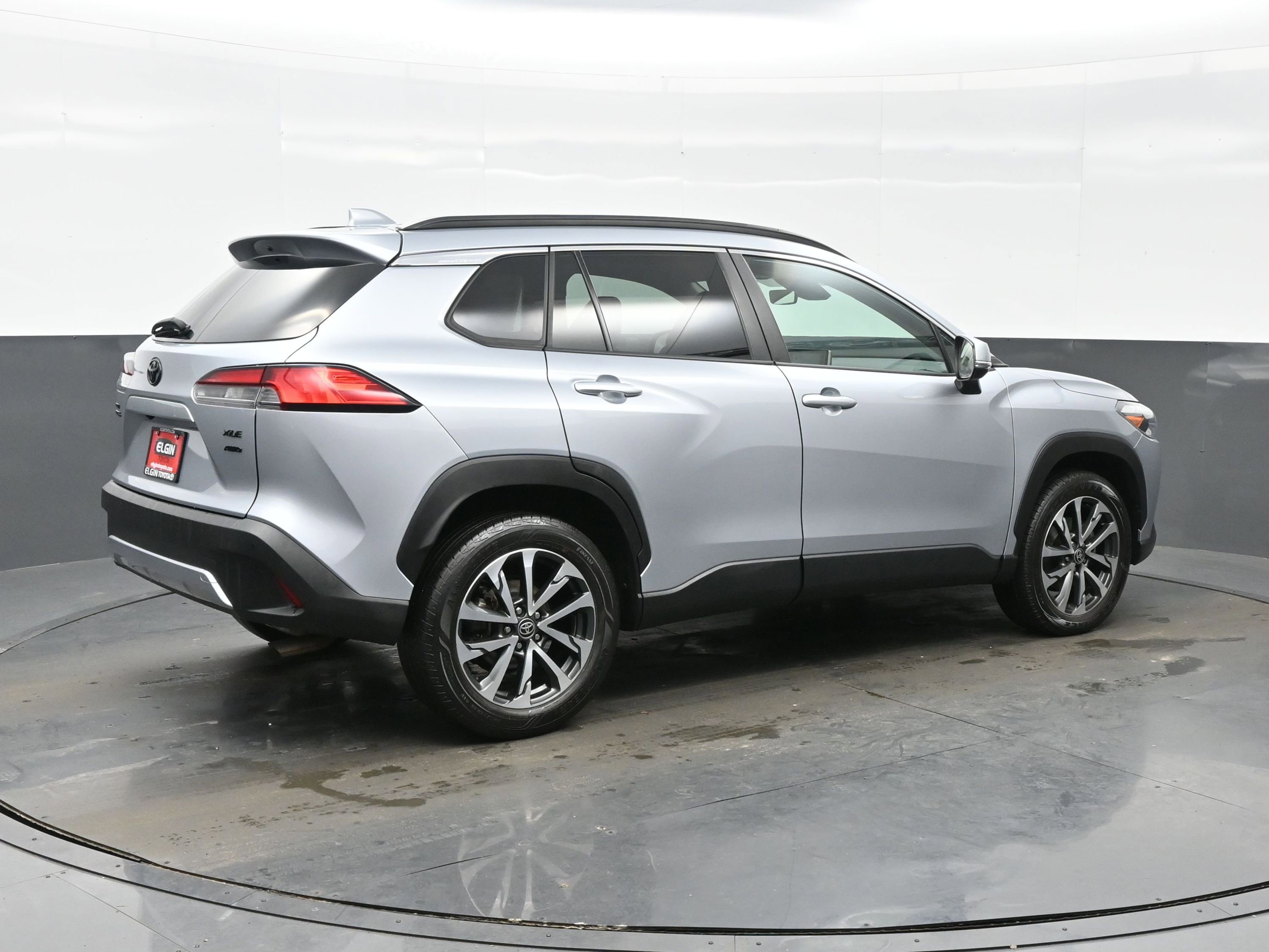 Used 2022 Toyota Corolla Cross XLE image 6