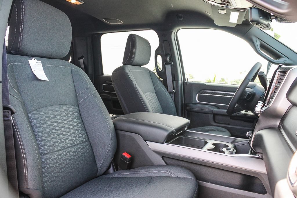 New 2026 RAM 3500 Big Horn AWD/4WD image 17