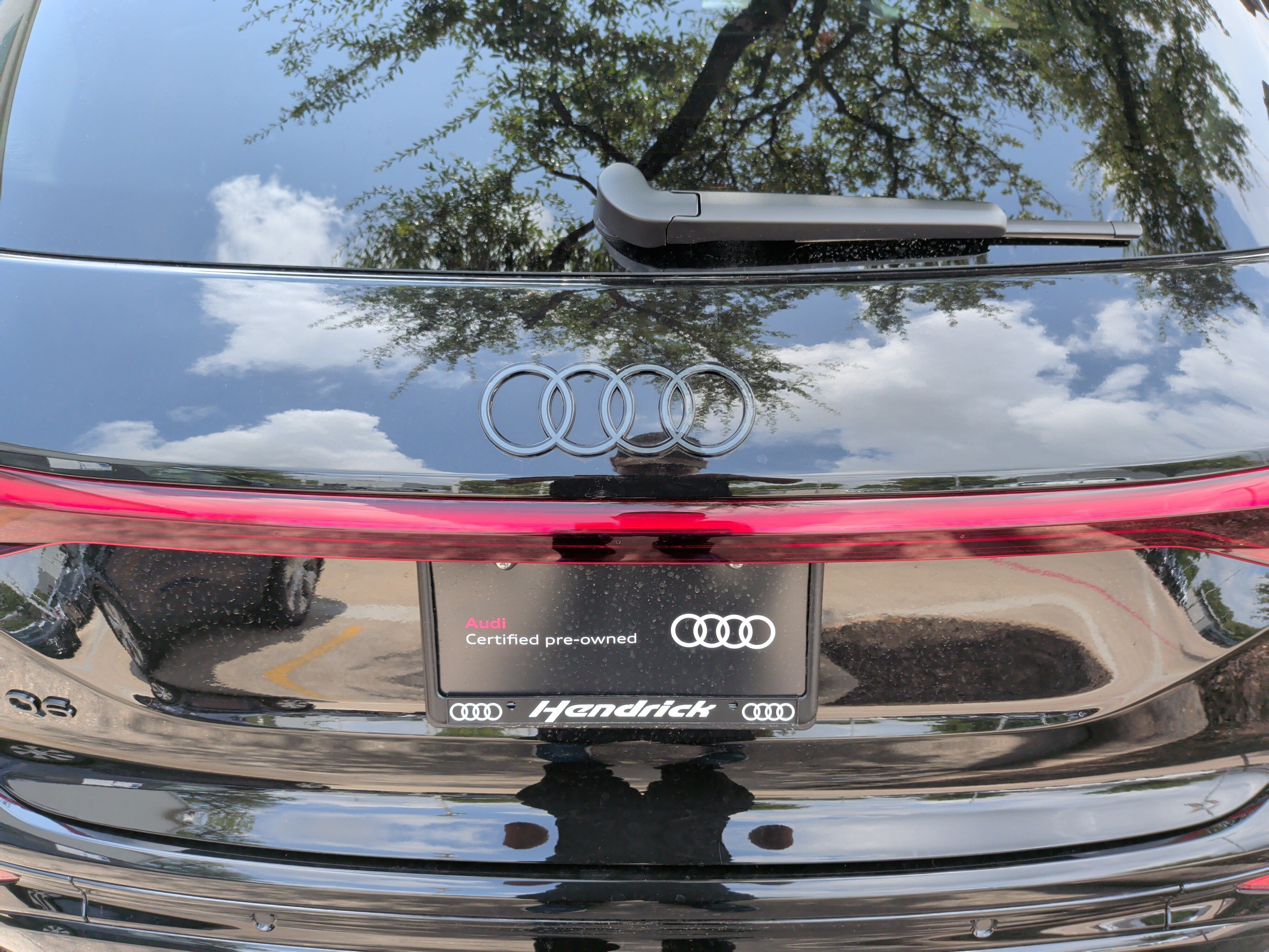 Certified 2025 Audi SQ6 e-tron Prestige w/ Premium Plus AWD/4WD image 37