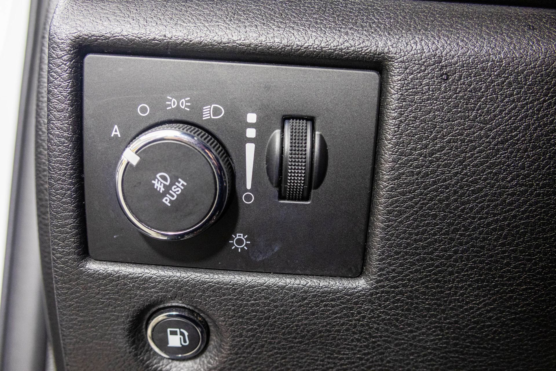 Used 2018 Jeep Grand Cherokee Altitude image 36