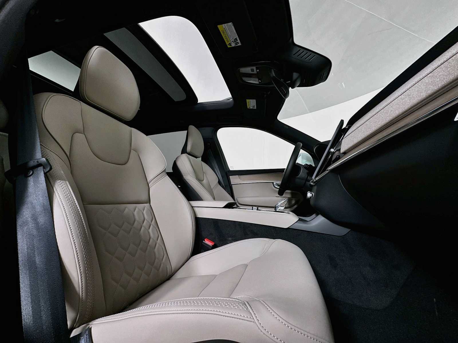 New 2026 Volvo XC90 B6 Plus w/ Protection Package AWD/4WD image 27
