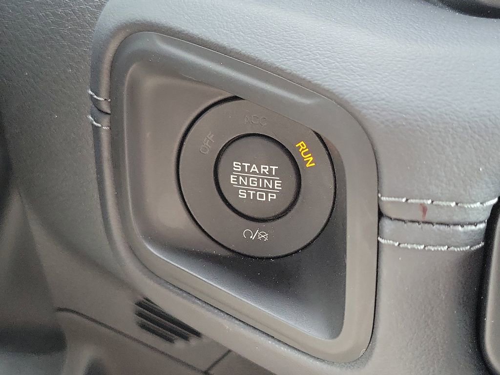 Used 2025 Jeep Wrangler Unlimited Sahara image 29