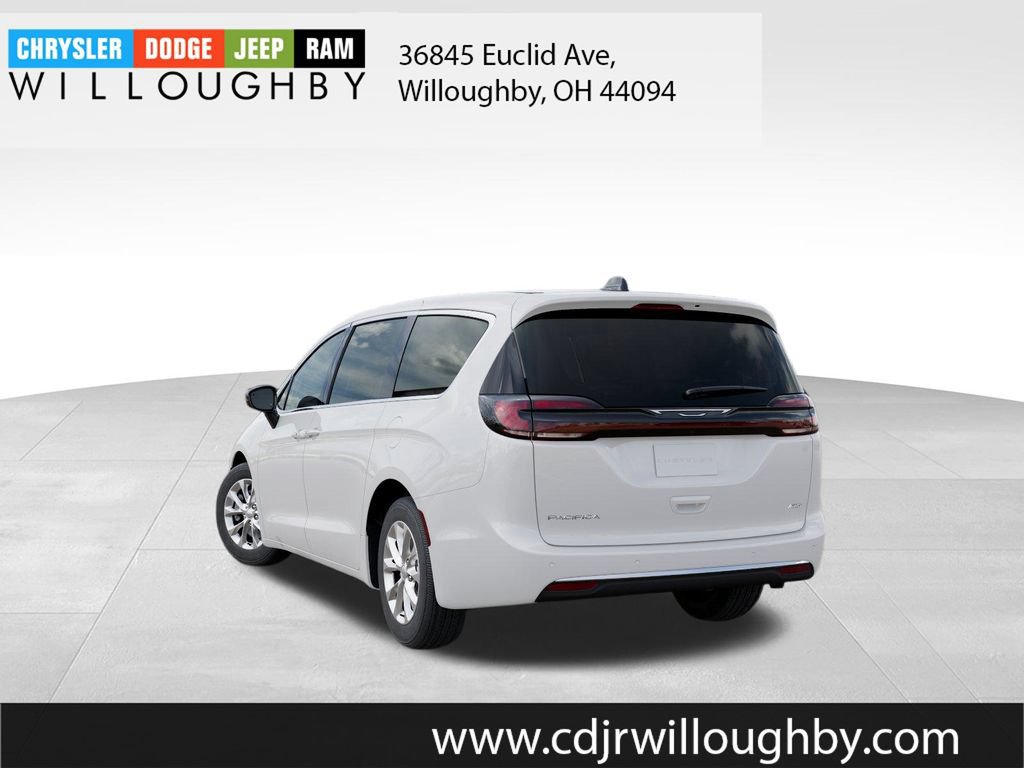 New 2027 Chrysler Pacifica Select AWD/4WD image 3