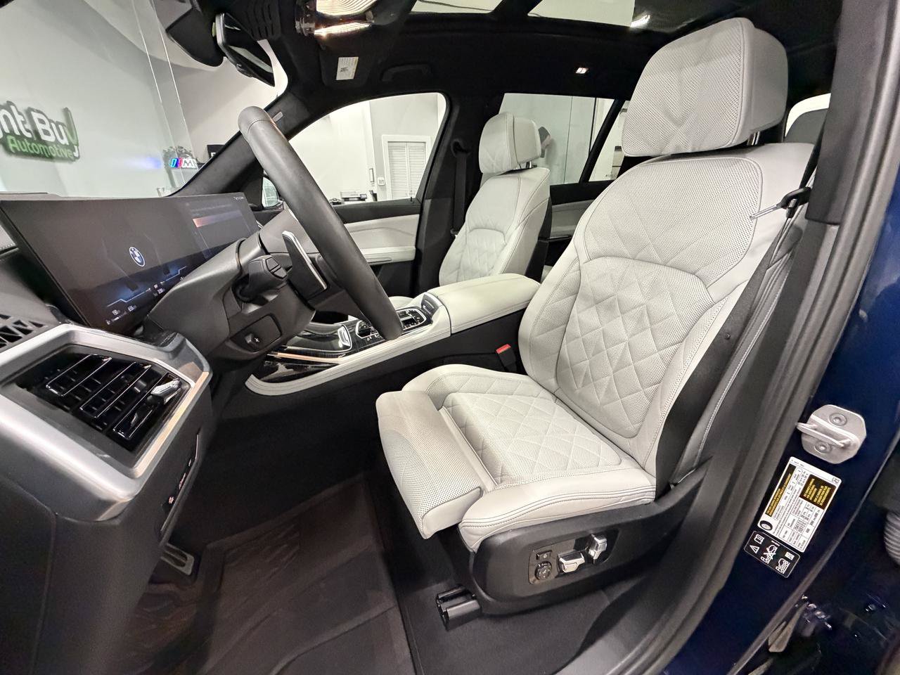 Used 2024 BMW X7 xDrive40i w/ Executive Package AWD/4WD image 9