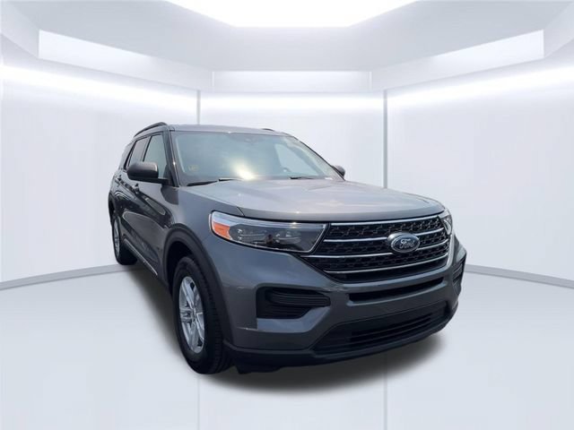 Used 2024 Ford Explorer XLT AWD/4WD image 2