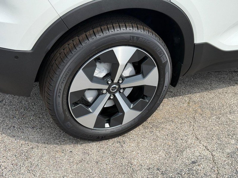 New 2026 Volvo XC40 B5 Plus w/ Protection Package Premier AWD/4WD image 4