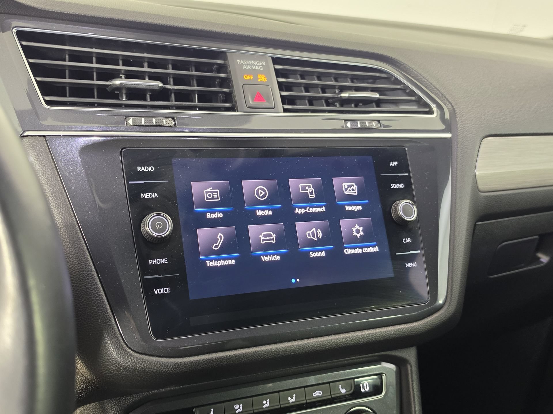 Used 2020 Volkswagen Tiguan SE R-Line FWD image 16