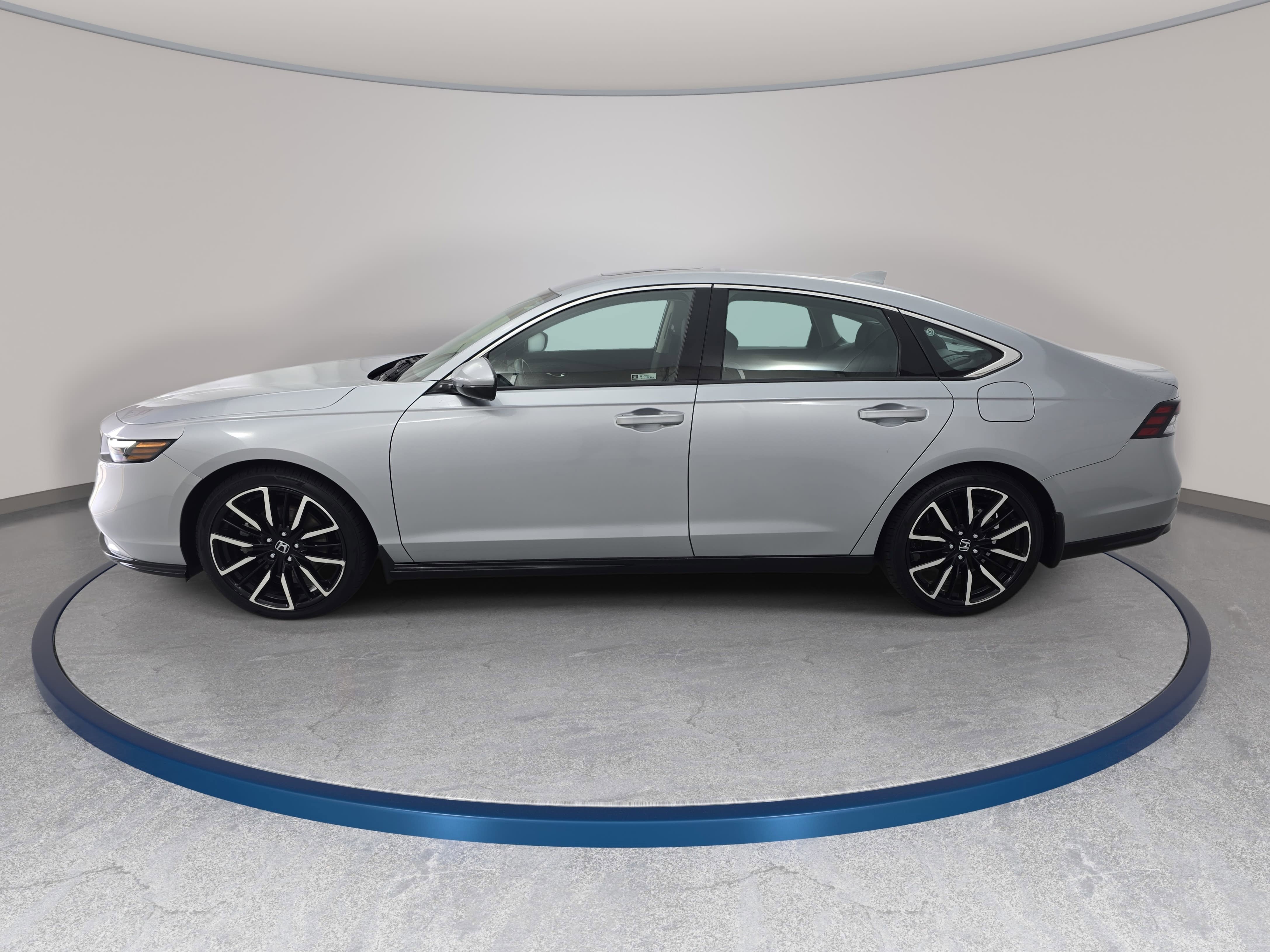 Used 2023 Honda Accord Touring image 8