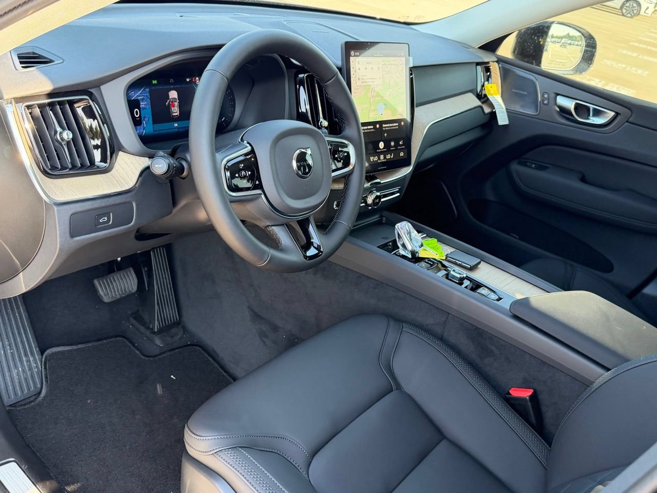 New 2027 Volvo XC60 B5 Plus AWD/4WD image 11