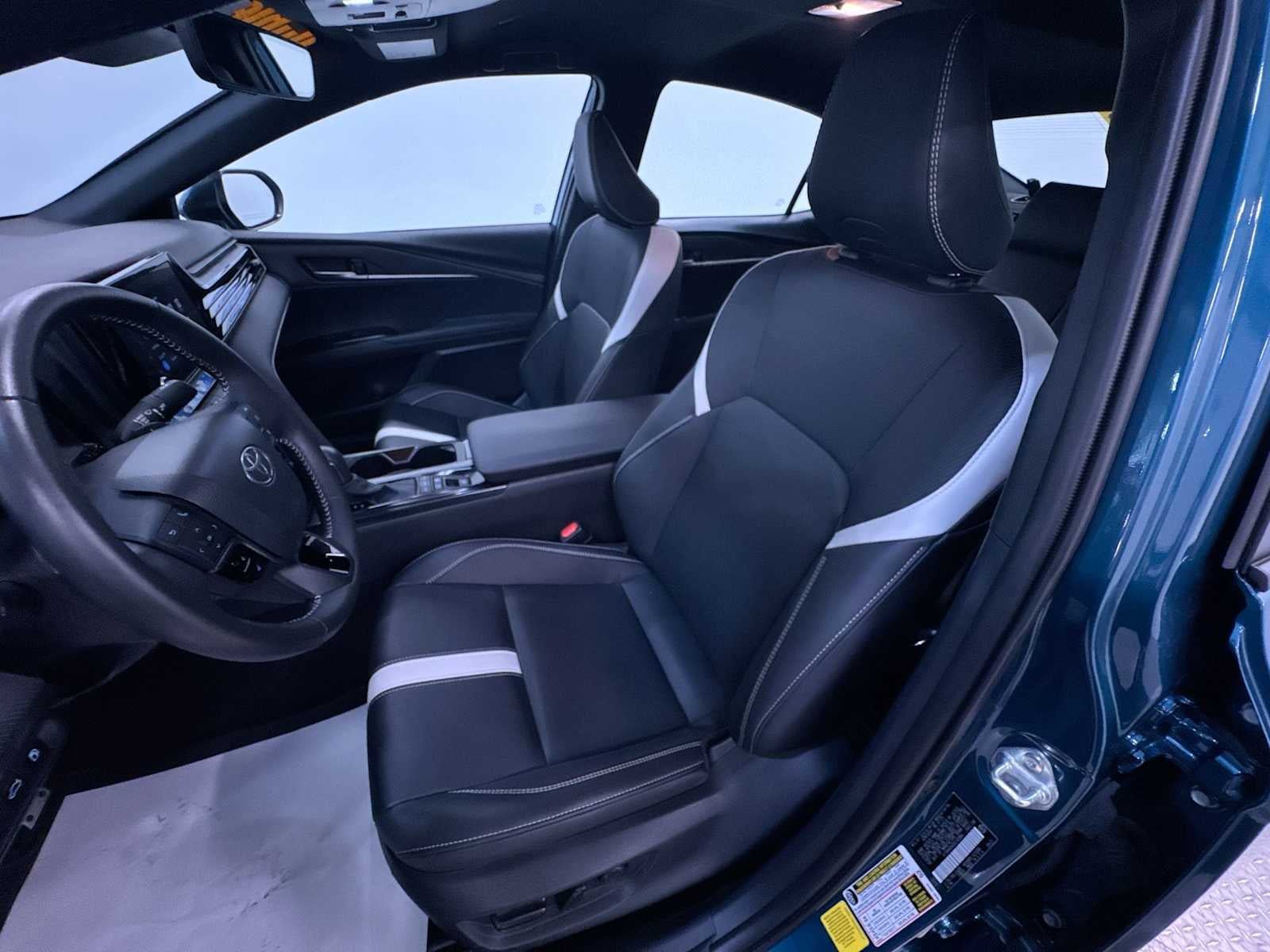 Used 2025 Toyota Camry SE w/ Convenience Package FWD image 7