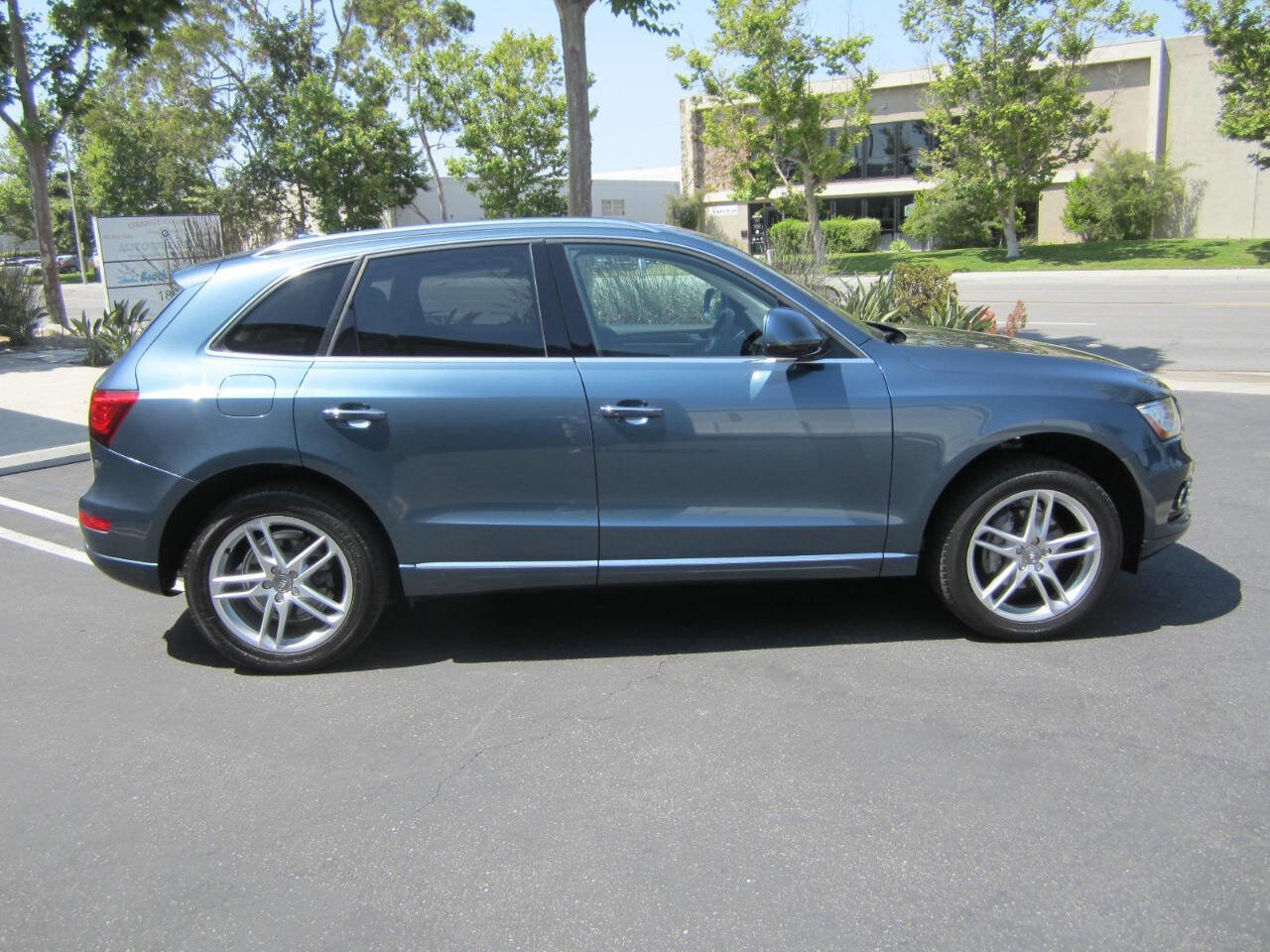 Used 2015 Audi Q5 2.0T Premium Plus w/ Technology Package image 2