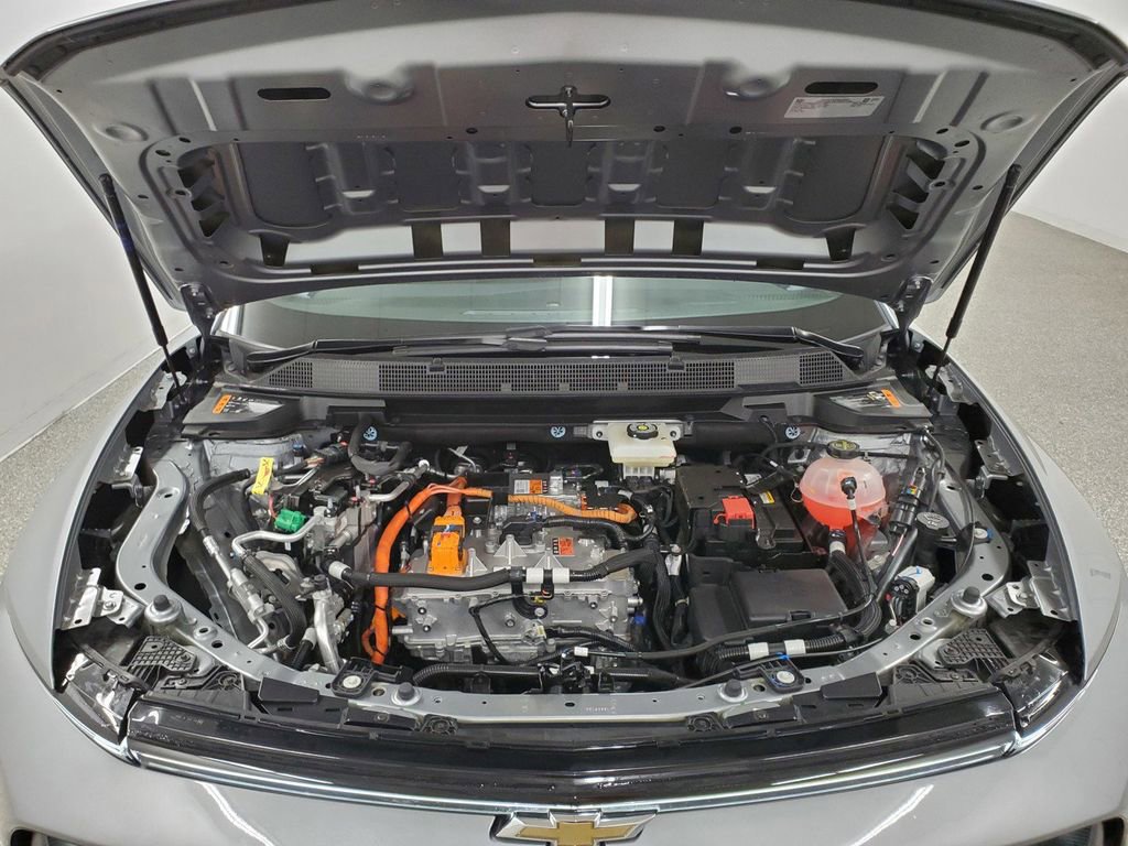 Used 2025 Chevrolet Equinox EV LT image 9