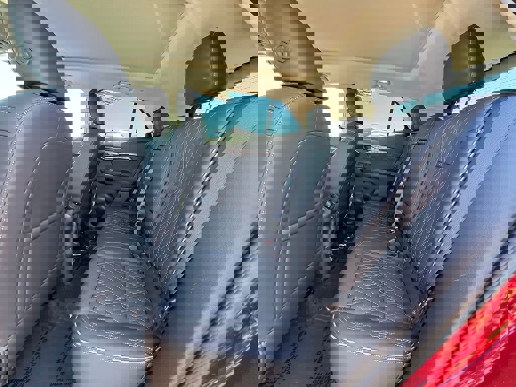 Used 2023 Buick Envision Avenir image 36