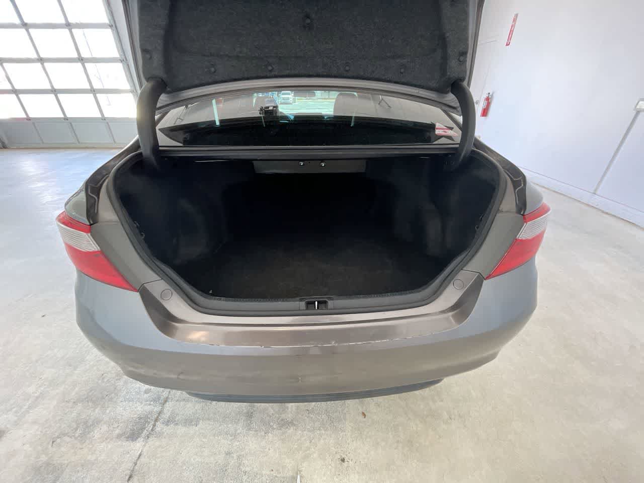 Used 2016 Toyota Camry SE FWD image 22