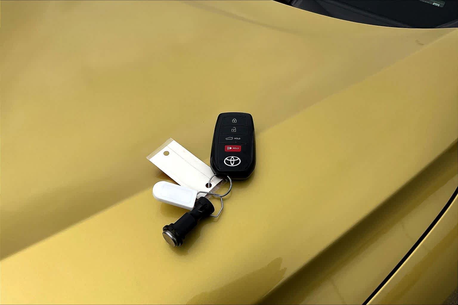 Used 2024 Toyota Corolla Cross AWD Hybrid w/ Moonroof Package image 15