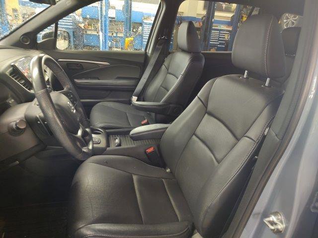 Used 2023 Honda Passport EX-L image 2