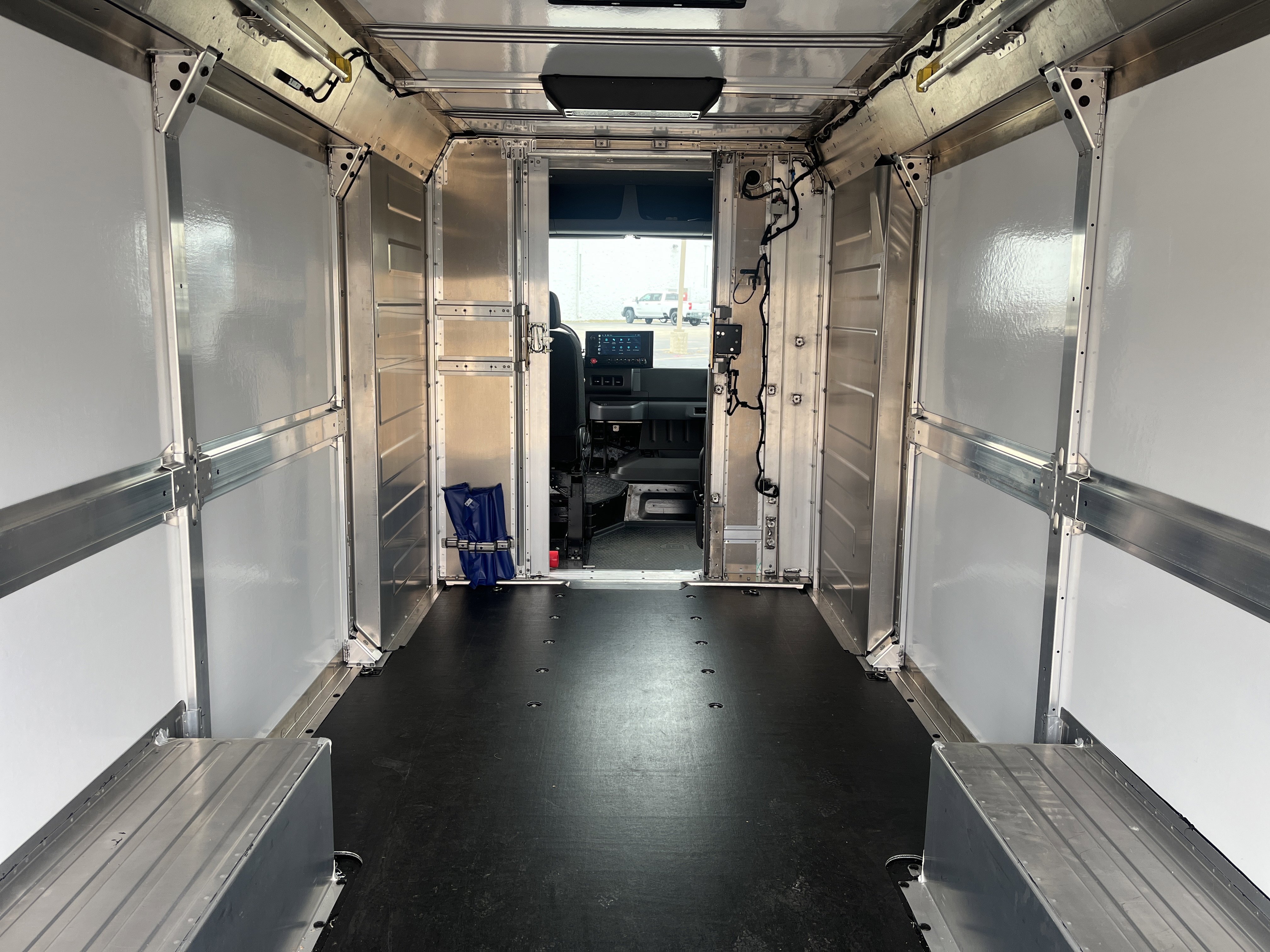 Used 2024 Chevrolet Brightdrop 600 w/ Battery Pack, Max Range image 12