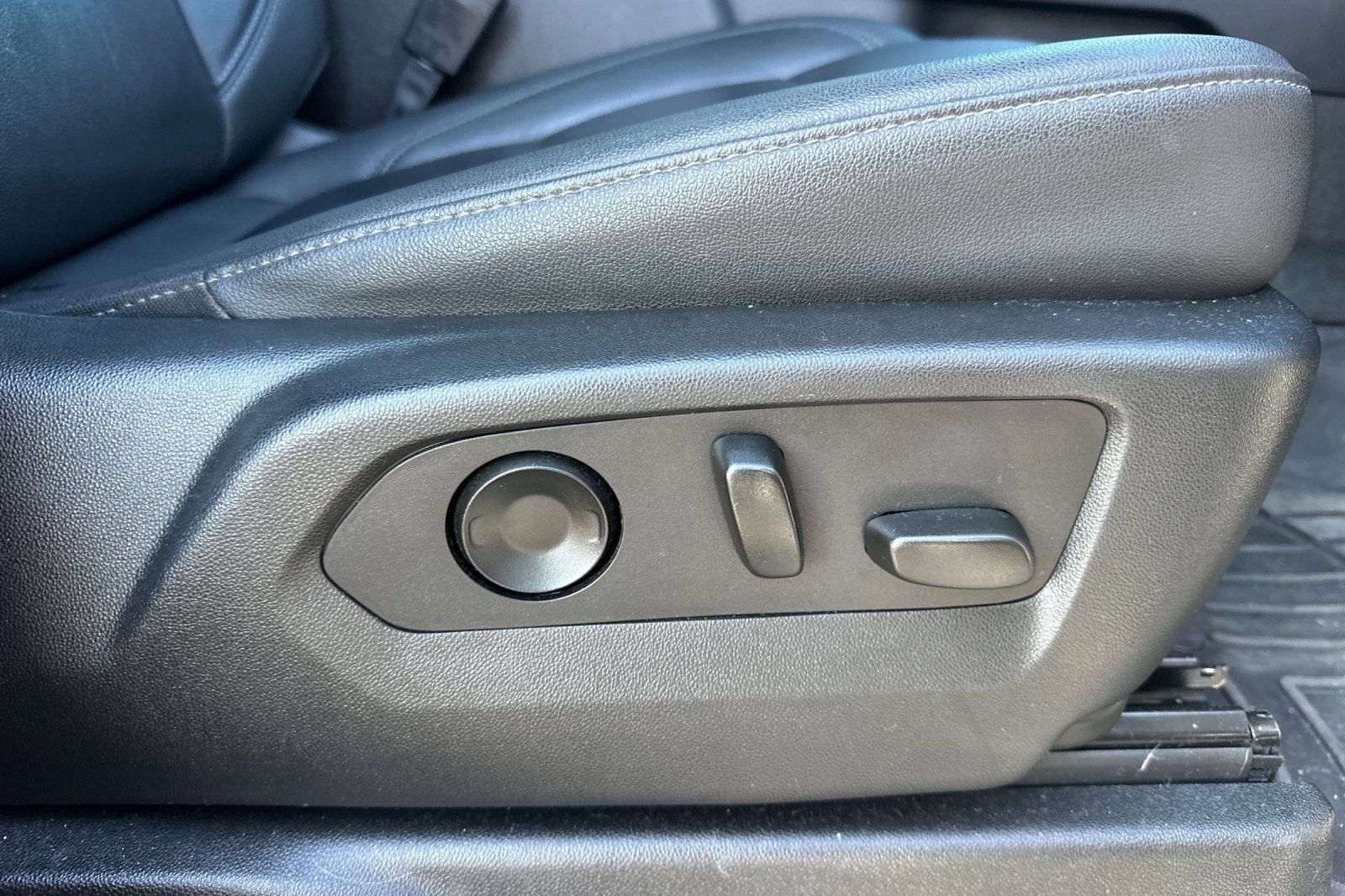 Used 2021 Chevrolet Tahoe Z71 w/ Rear Media and Nav Package image 23