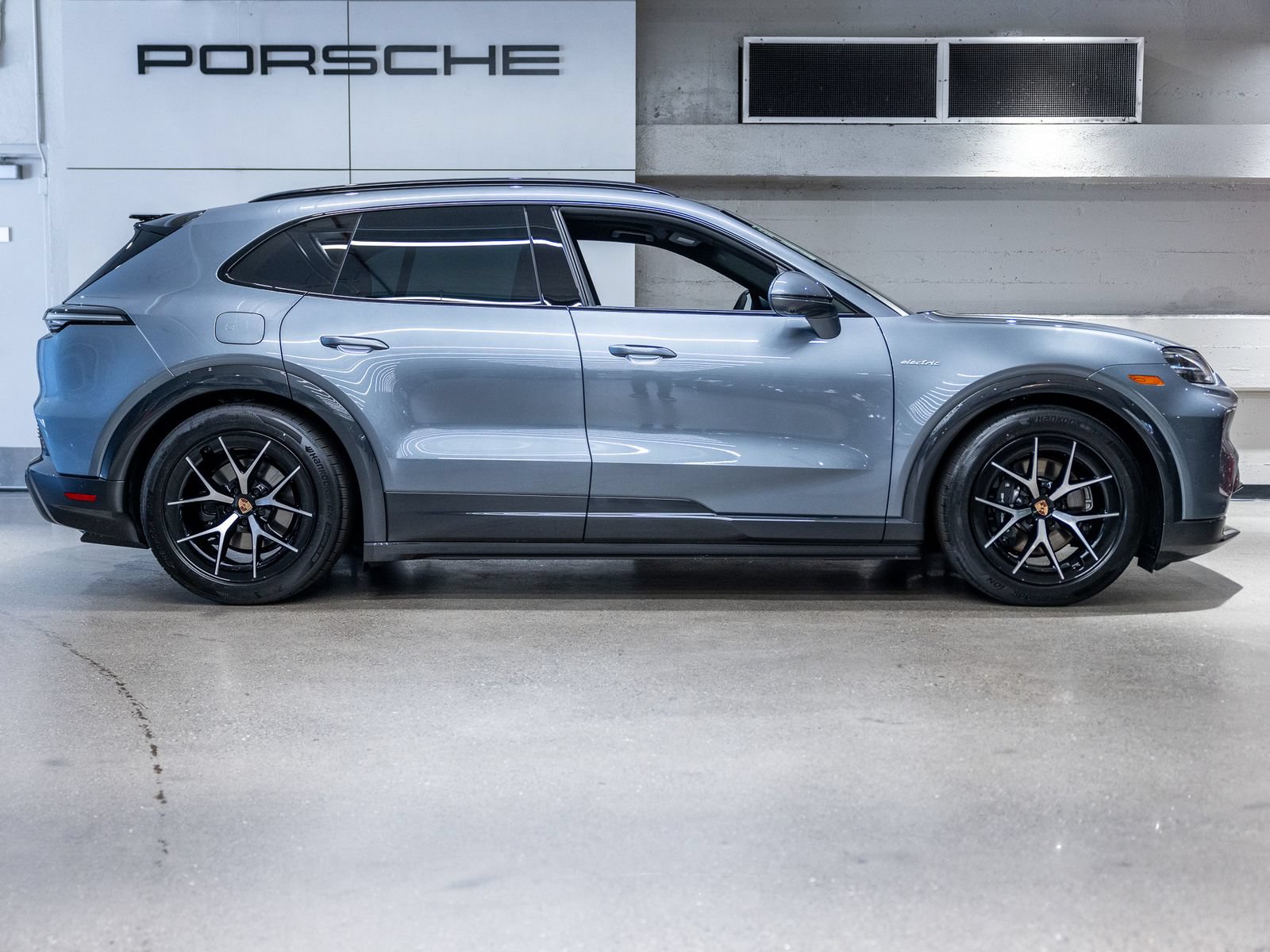 New 2026 Porsche Cayenne Electric AWD/4WD image 9