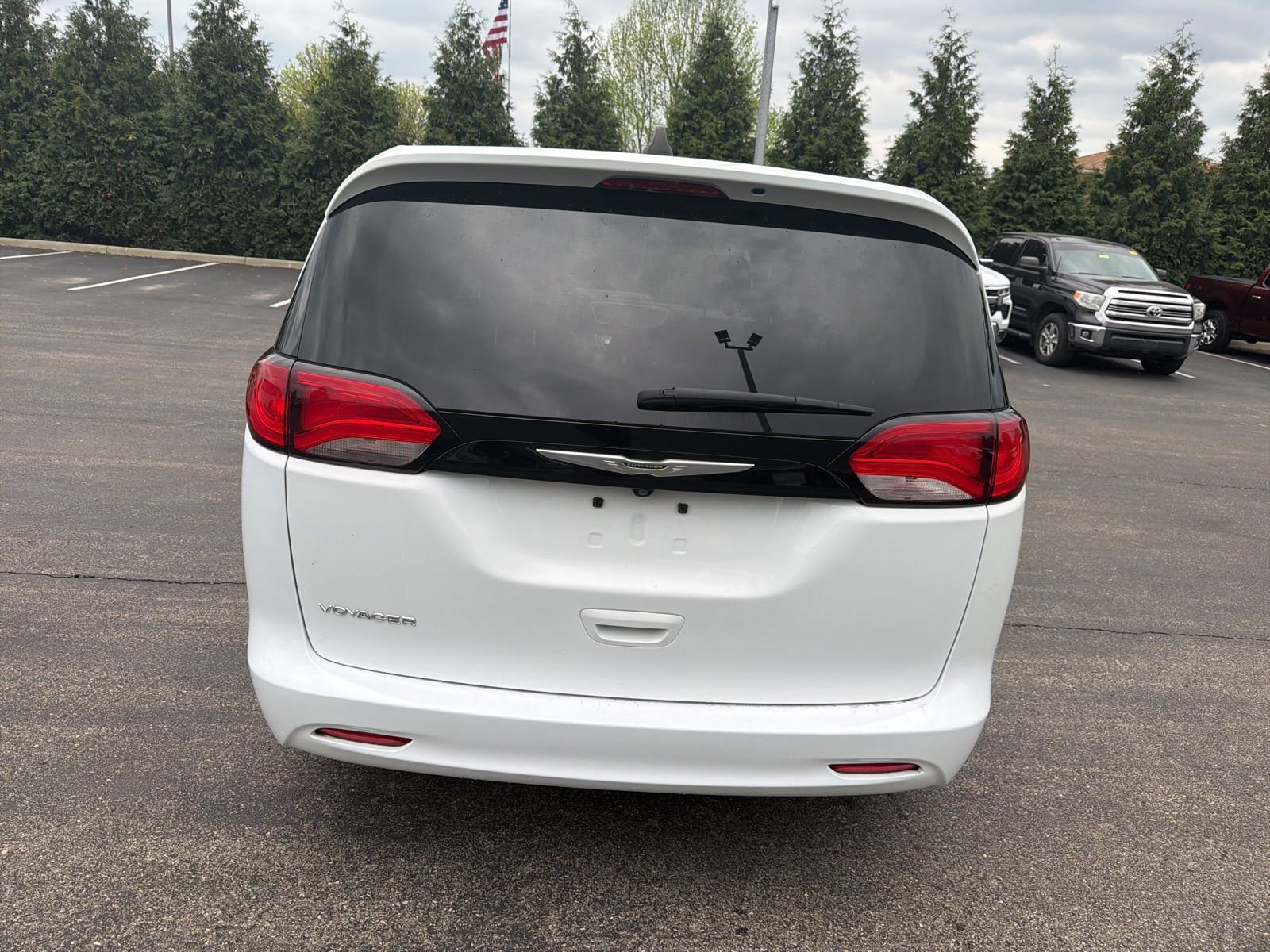 Used 2023 Chrysler Voyager LX FWD image 4