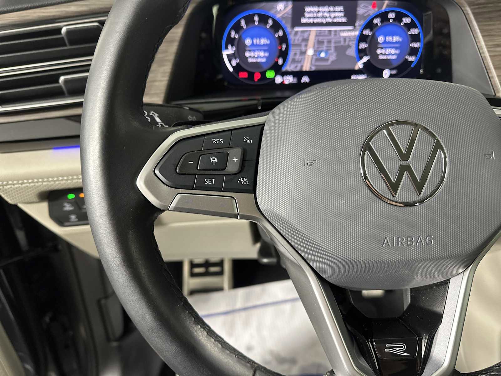 Used 2024 Volkswagen Atlas SEL Premium R-Line image 21