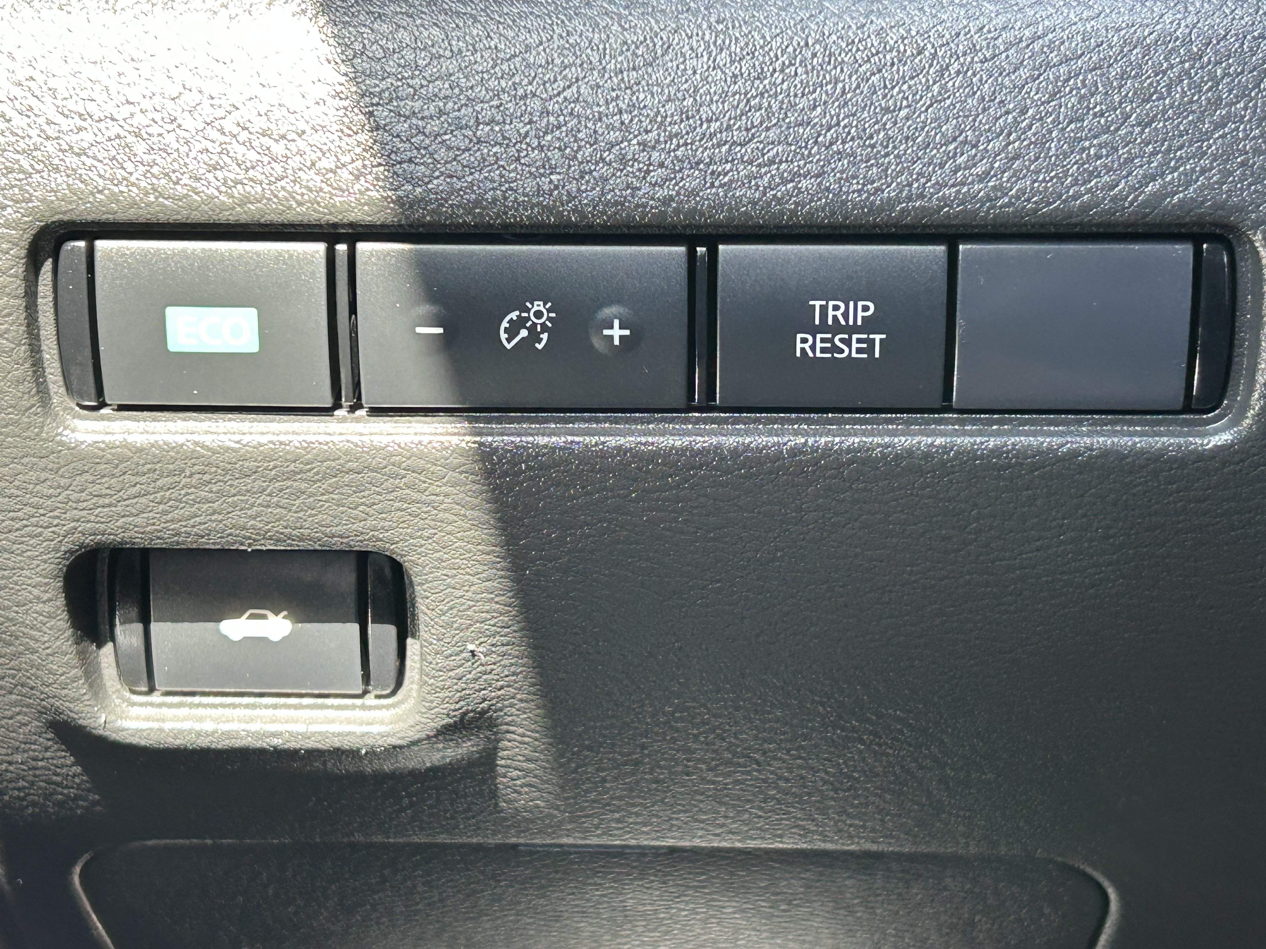 Used 2025 Nissan Sentra SR FWD image 30