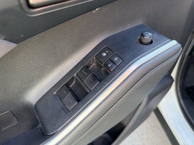 Used 2022 Toyota Highlander LE AWD/4WD image 18
