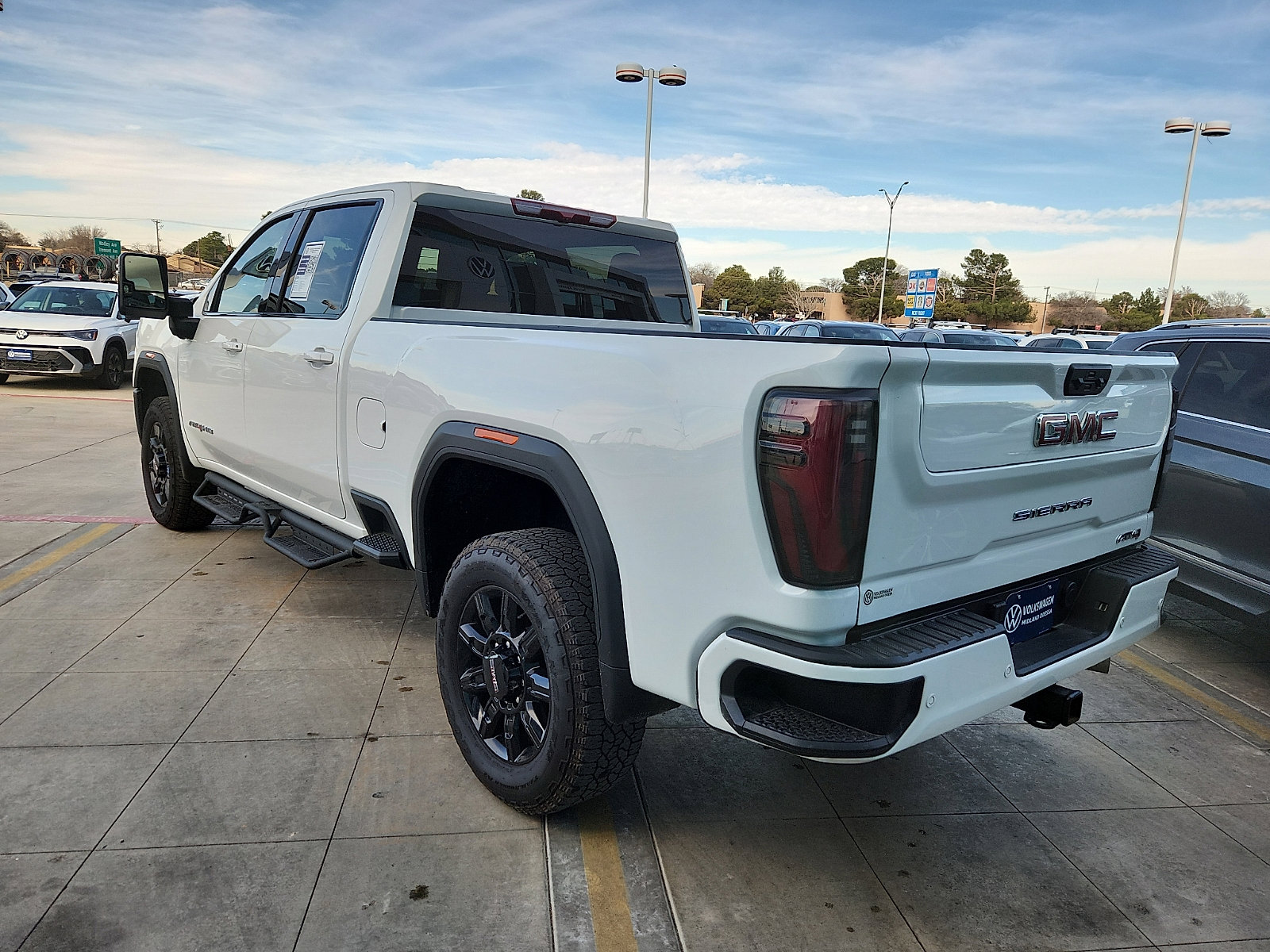 Used 2025 GMC Sierra 2500 AT4 image 5