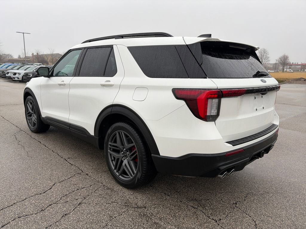 Used 2025 Ford Explorer ST image 5