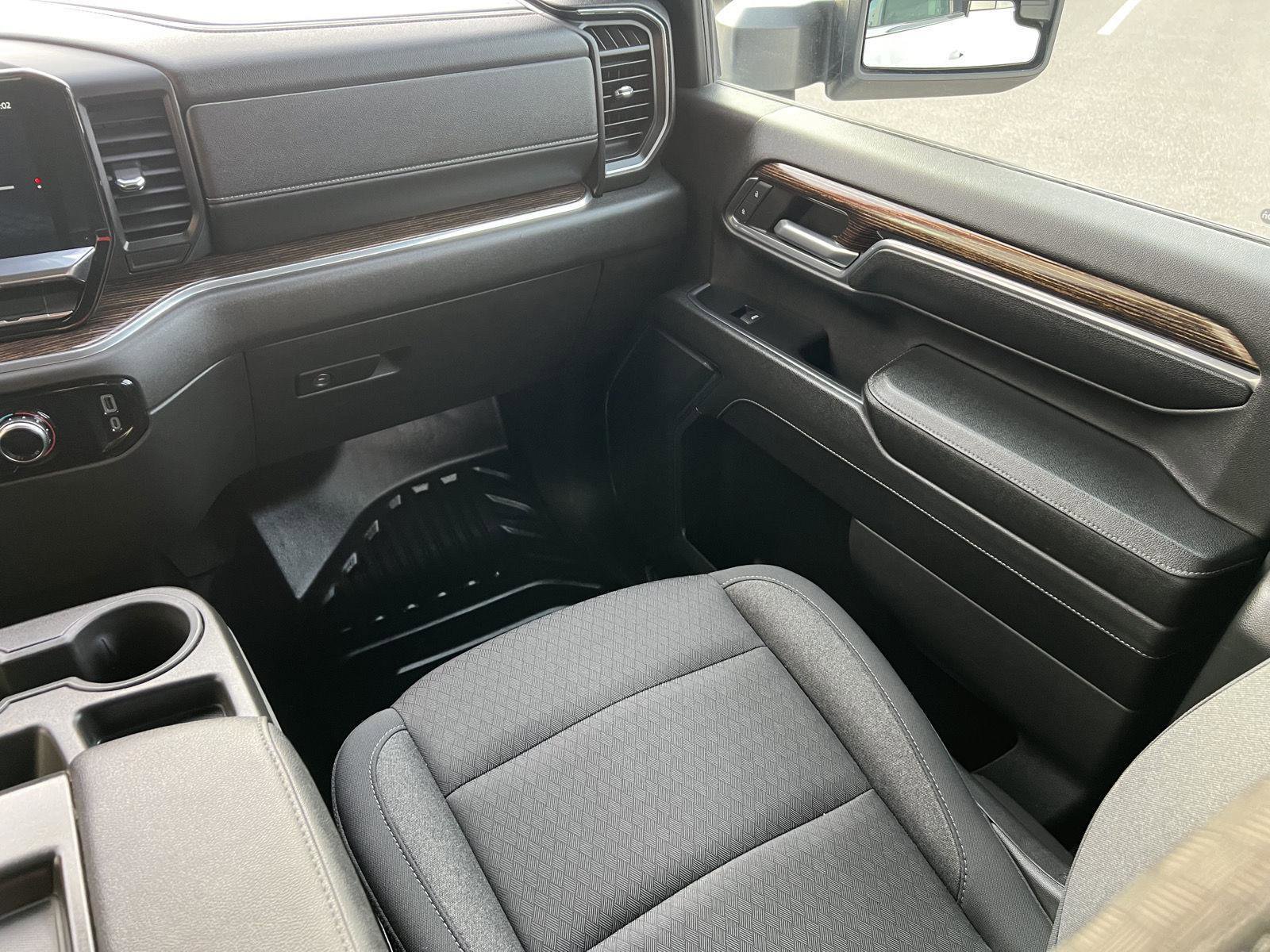 Used 2024 GMC Sierra 2500 SLE image 27