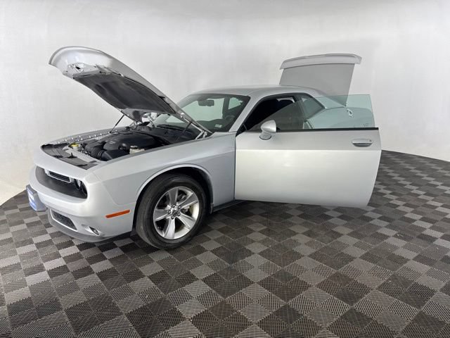 Used 2022 Dodge Challenger SXT RWD image 13