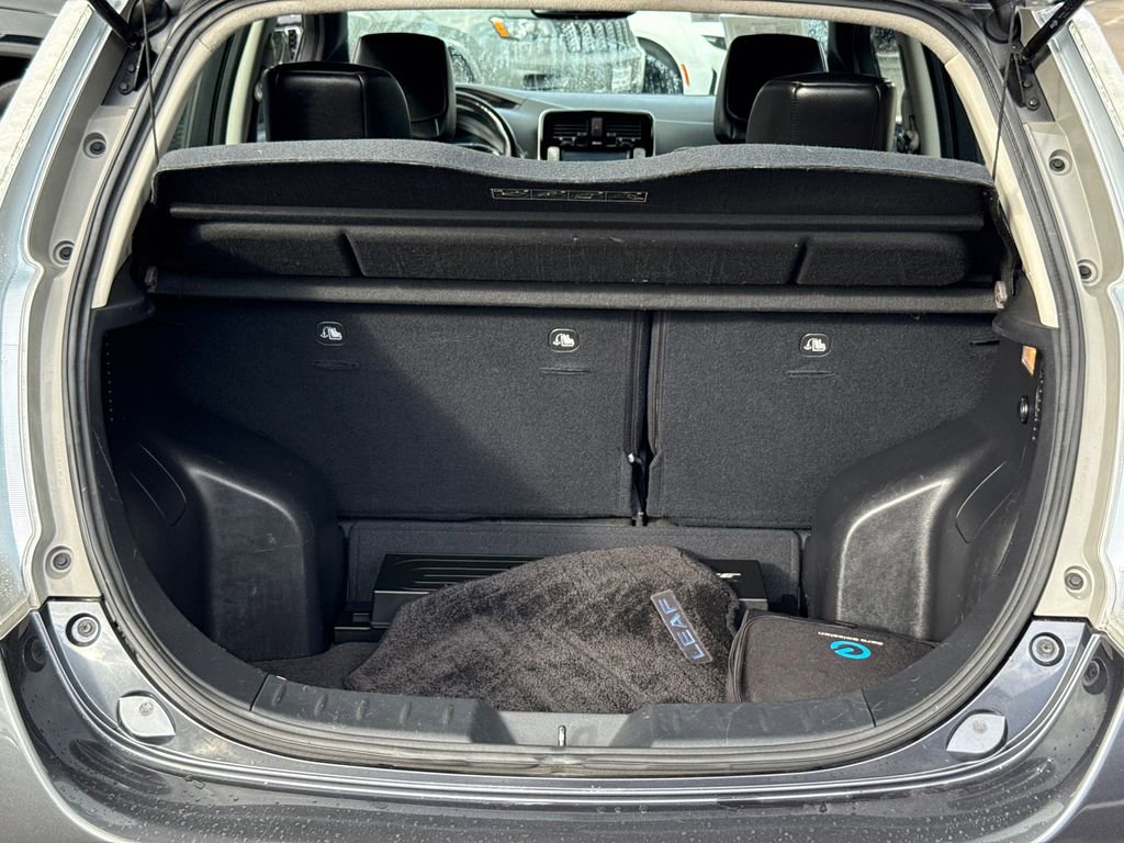 Used 2013 Nissan Leaf SL w/ Premium Pkg image 11