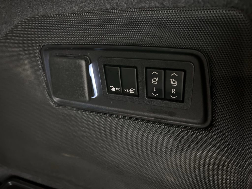 Used 2021 Cadillac Escalade Sport w/ Driver Assist Tech Package image 40