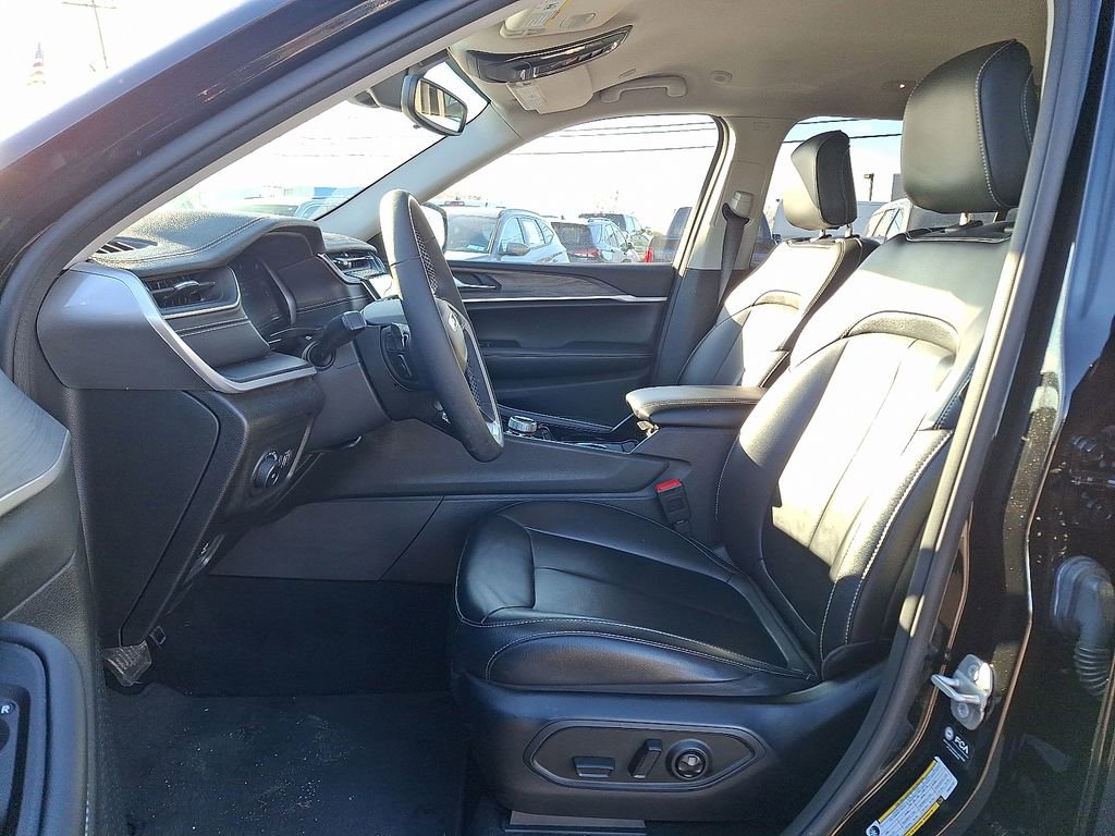 Used 2023 Jeep Grand Cherokee L Limited w/ Trailer Tow Group (B) image 15