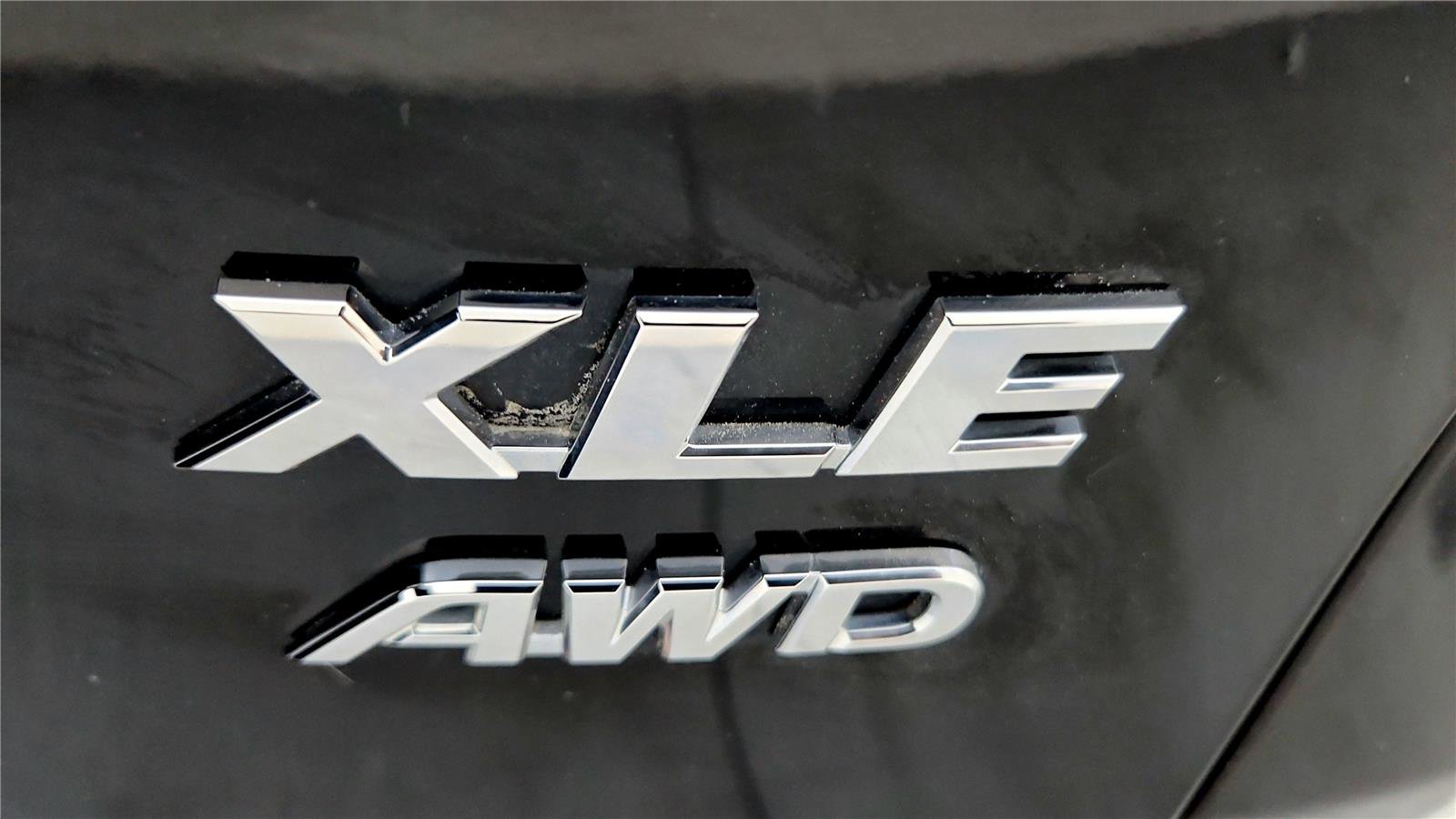 Used 2021 Toyota RAV4 XLE Premium AWD/4WD image 14