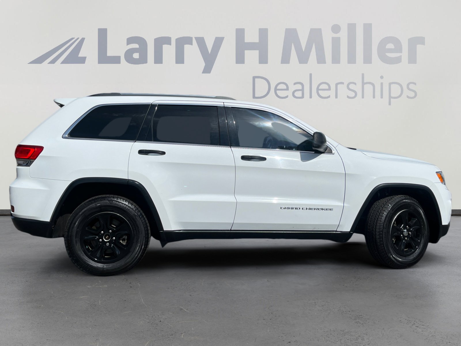 Used 2015 Jeep Grand Cherokee Laredo w/ Quick Order Package 23E image 6