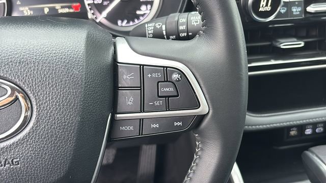 Used 2025 Toyota Highlander LE image 19
