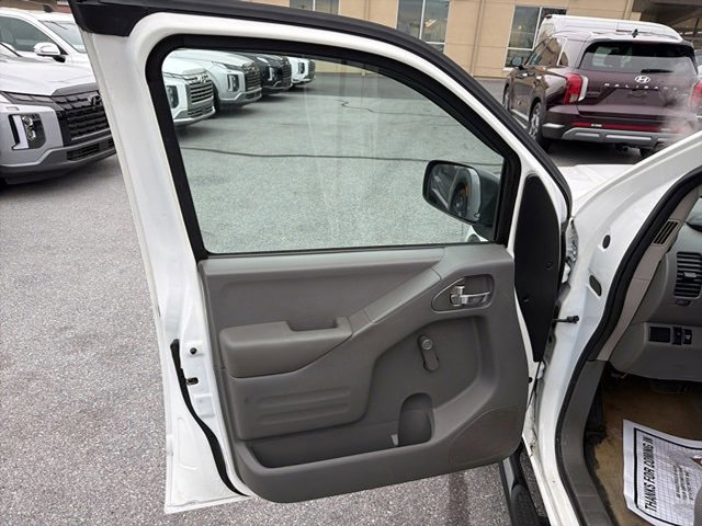 Used 2015 Nissan Frontier S image 18