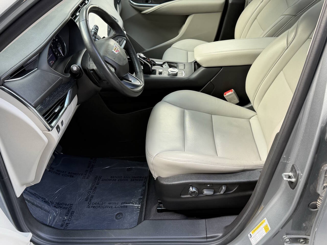 Used 2023 Cadillac XT4 Premium Luxury AWD/4WD image 15