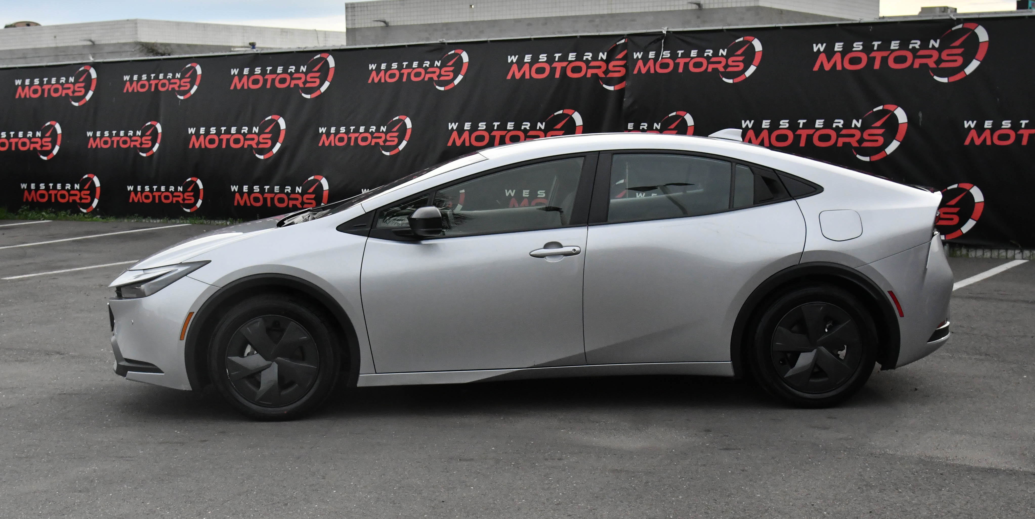 Used 2024 Toyota Prius LE image 4
