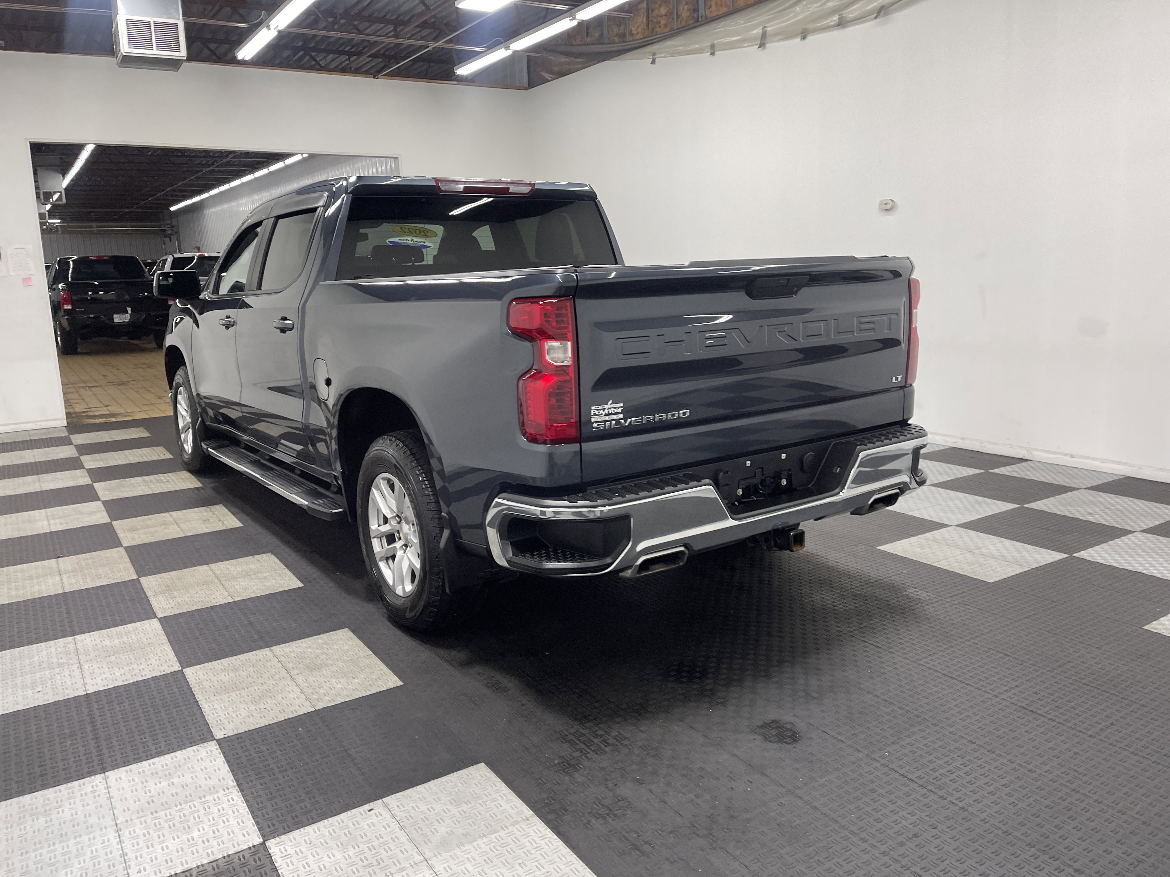 Used 2022 Chevrolet Silverado 1500 LT image 2