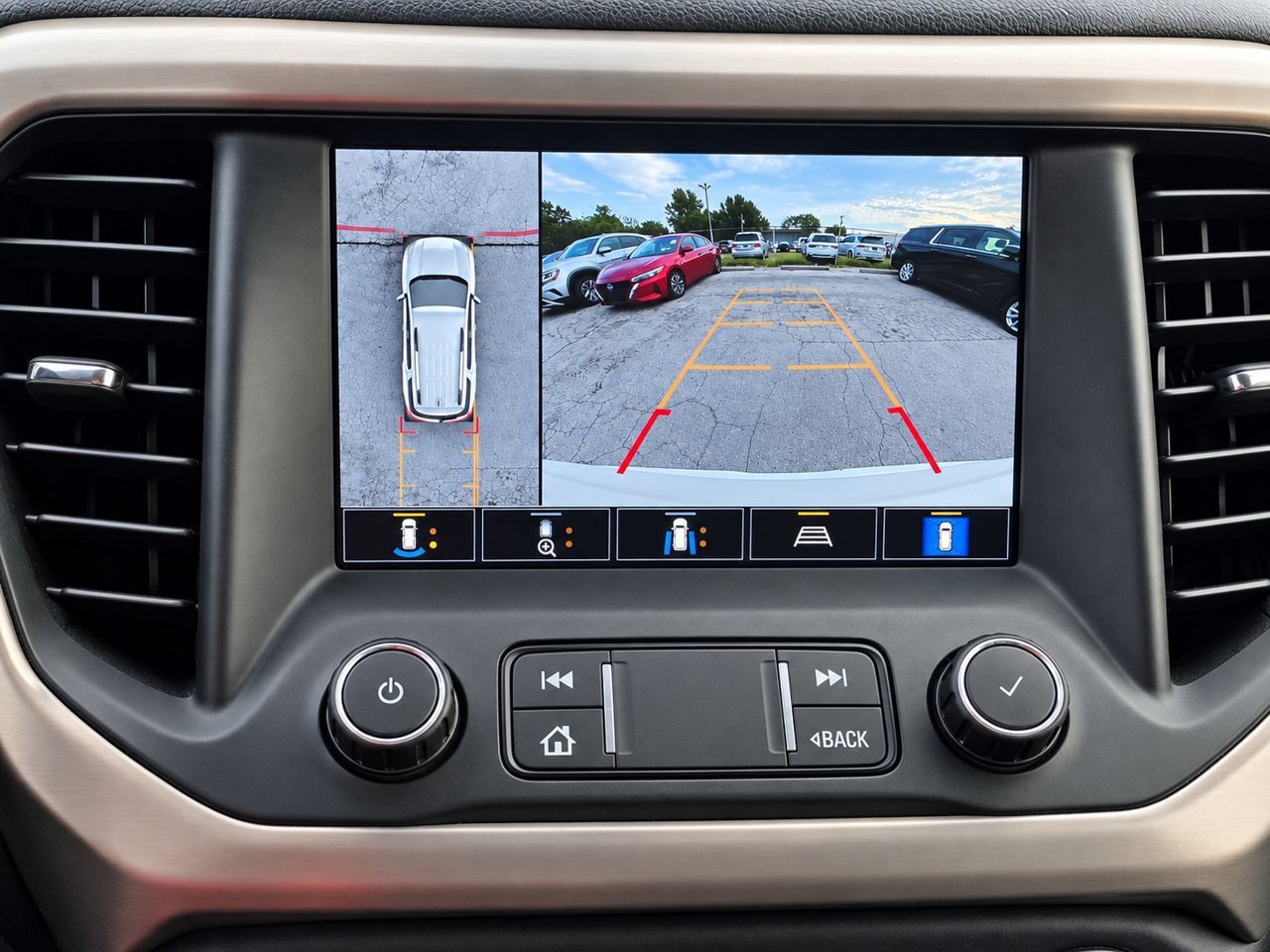 Used 2021 GMC Acadia Denali w/ Denali Technology Package FWD image 18