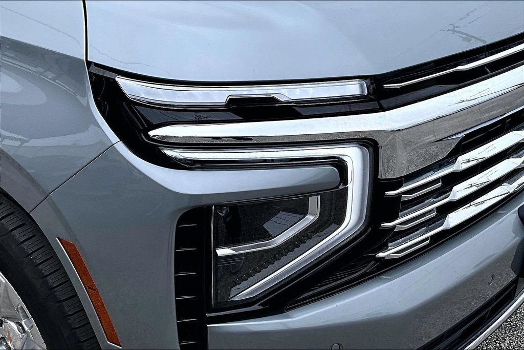 Used 2025 Chevrolet Suburban Premier AWD/4WD image 40