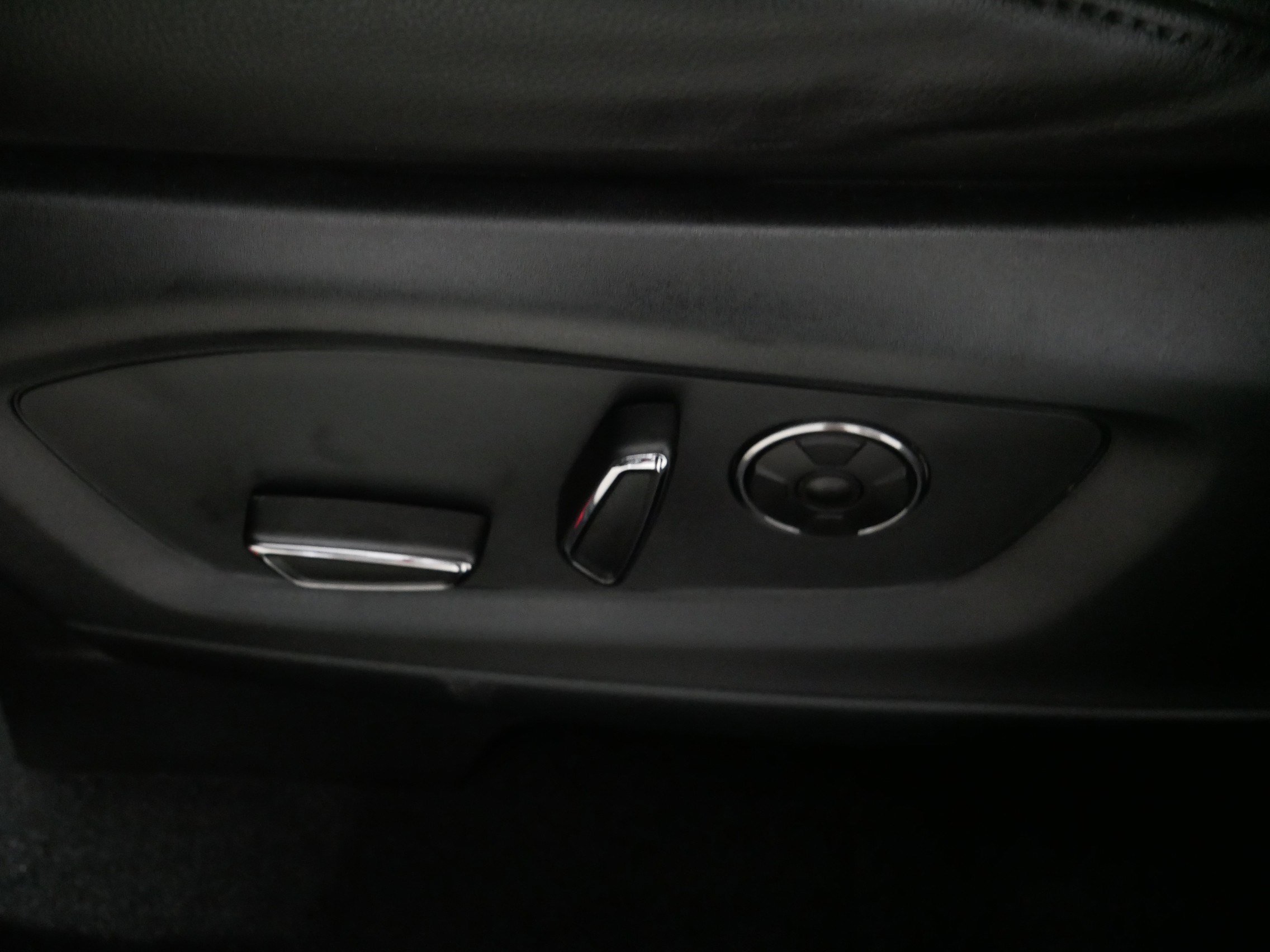 Used 2020 Ford Explorer ST w/ Premium Technology Package image 20