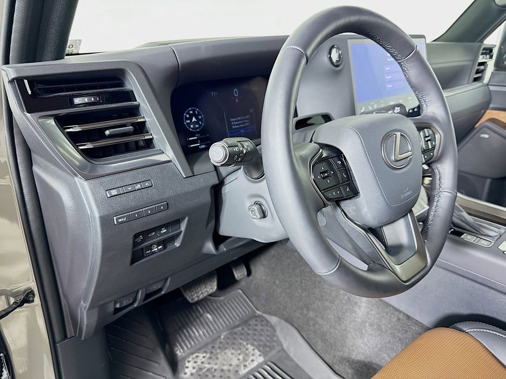 Used 2025 Lexus GX 550 image 9