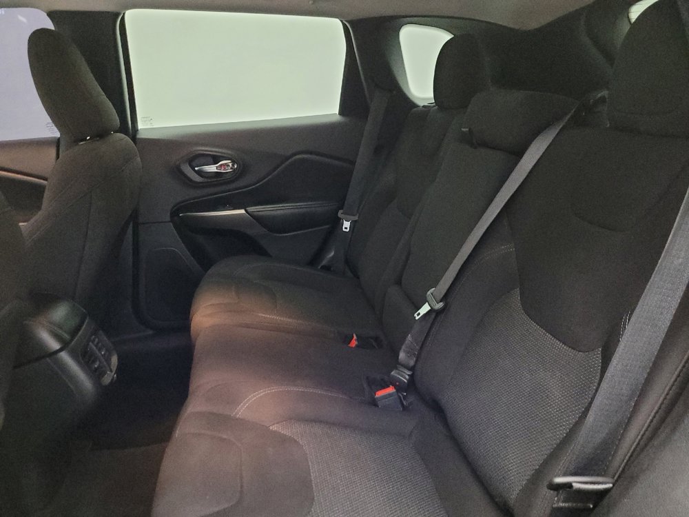 Used 2020 Jeep Cherokee Latitude image 18