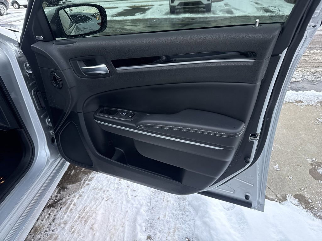 Used 2022 Chrysler 300 S w/ Safetytec Plus Group image 39
